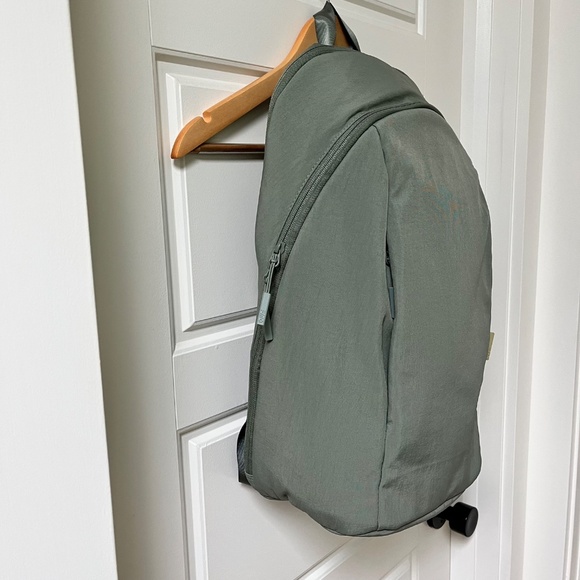 FWD Pleated 18L Backpack - Picture 2 of 10